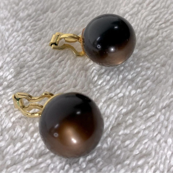 Vintage Round Brown Bead W Gold Hardware Clip On Earrings - Picture 6 of 9